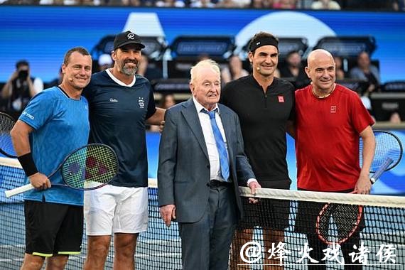 时隔五年回归澳网，费德勒搭档阿加西表演双打，他看好阿尔卡拉斯实现全满贯