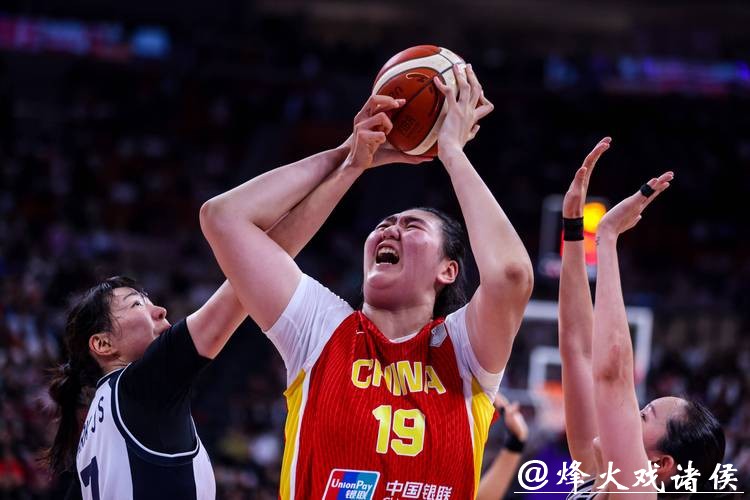 中国女篮新高度！212cm隔扣炸场+47%青训暴涨，能冲世界之巅吗？